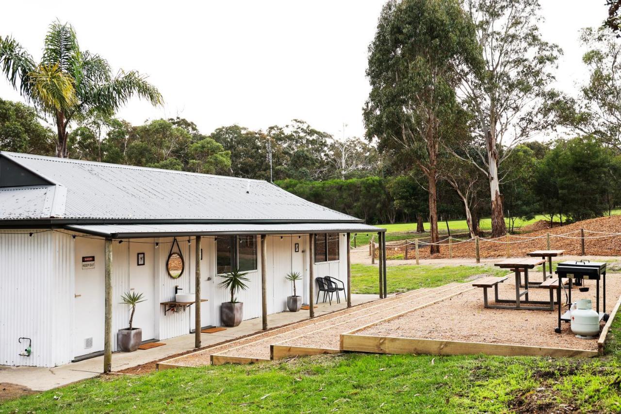 Eight Acres Lakes Entrance Exterior photo