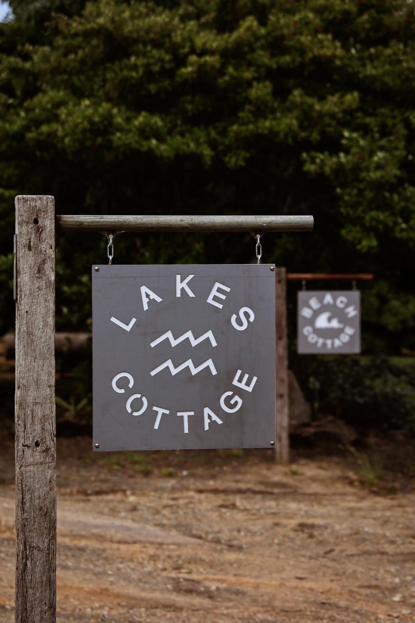 Eight Acres Lakes Entrance Exterior photo