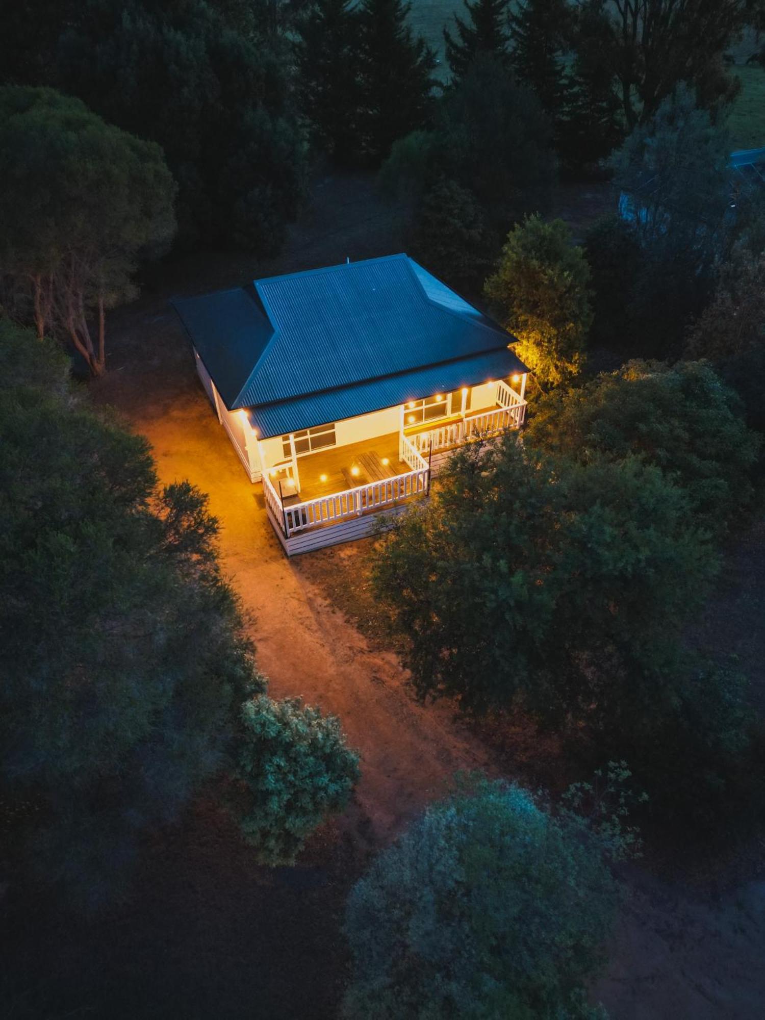 Eight Acres Lakes Entrance Exterior photo