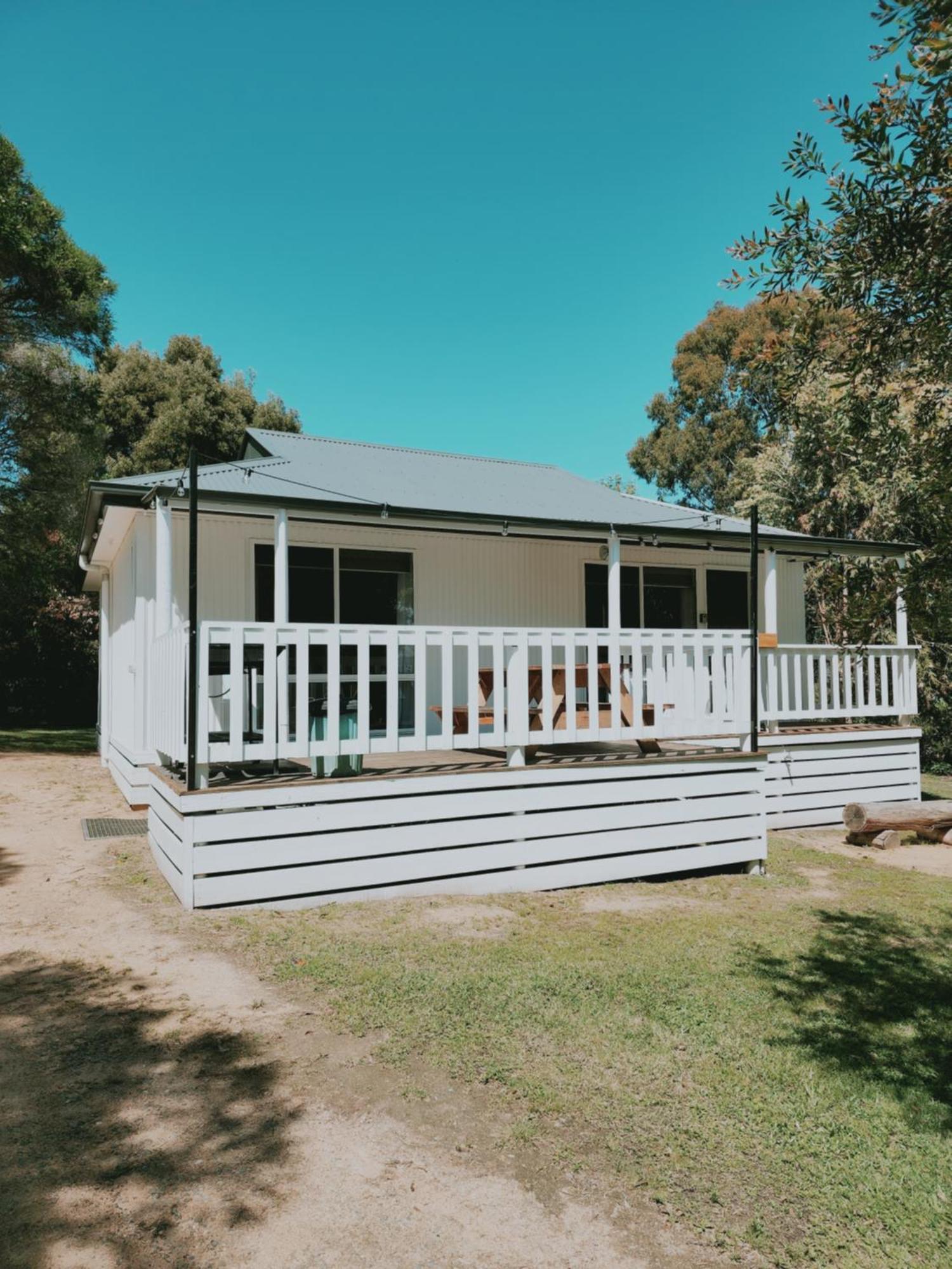 Eight Acres Lakes Entrance Exterior photo