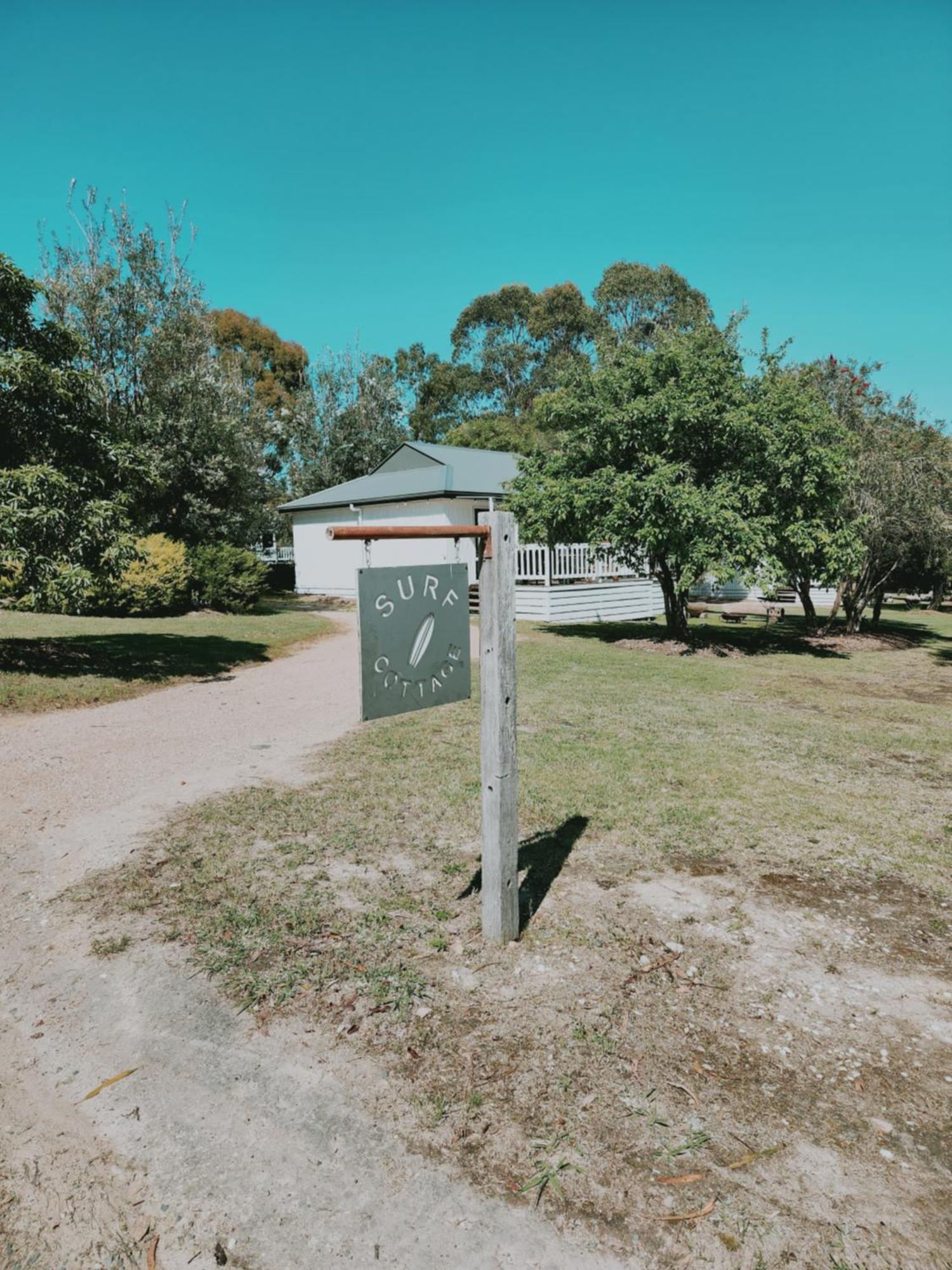 Eight Acres Lakes Entrance Exterior photo