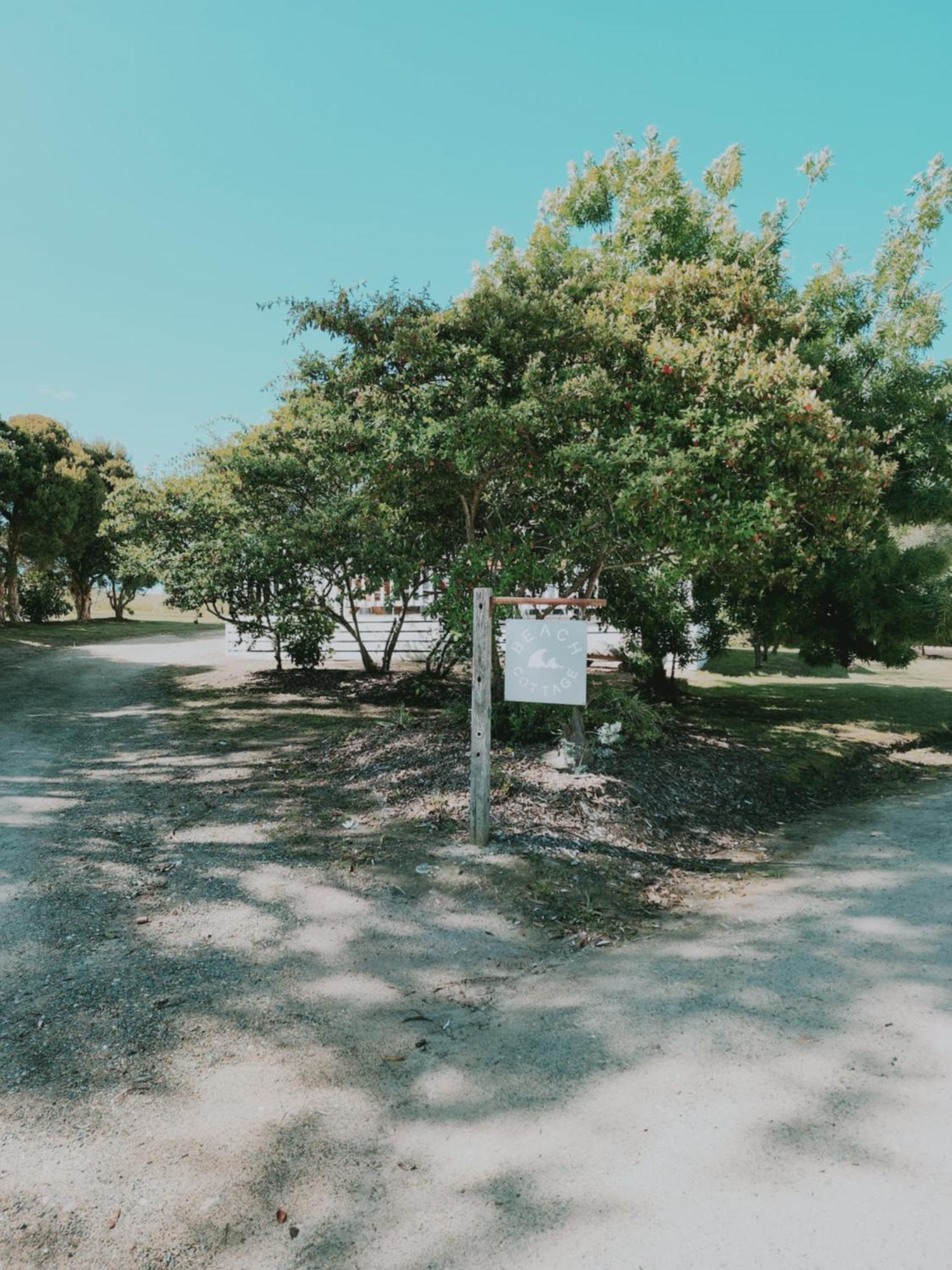 Eight Acres Lakes Entrance Exterior photo