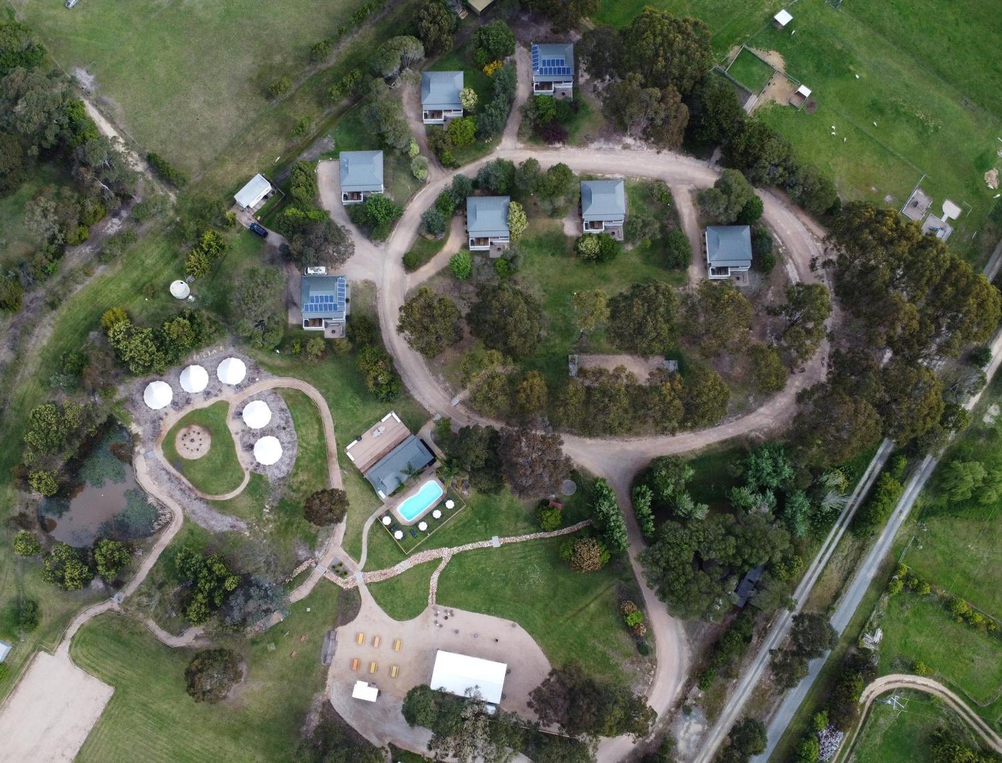 Eight Acres Lakes Entrance Exterior photo